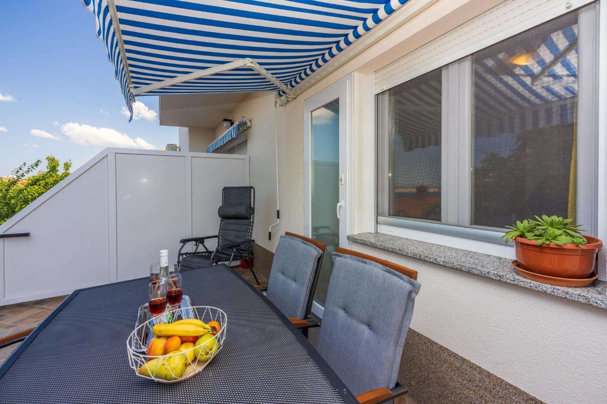 Apartmani Azur Dramalj Exteriör bild